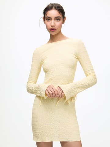 Robe Pull&Bear en jaune : devant