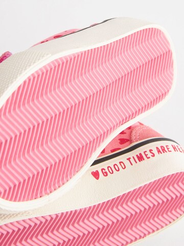 Next Sneaker in Pink