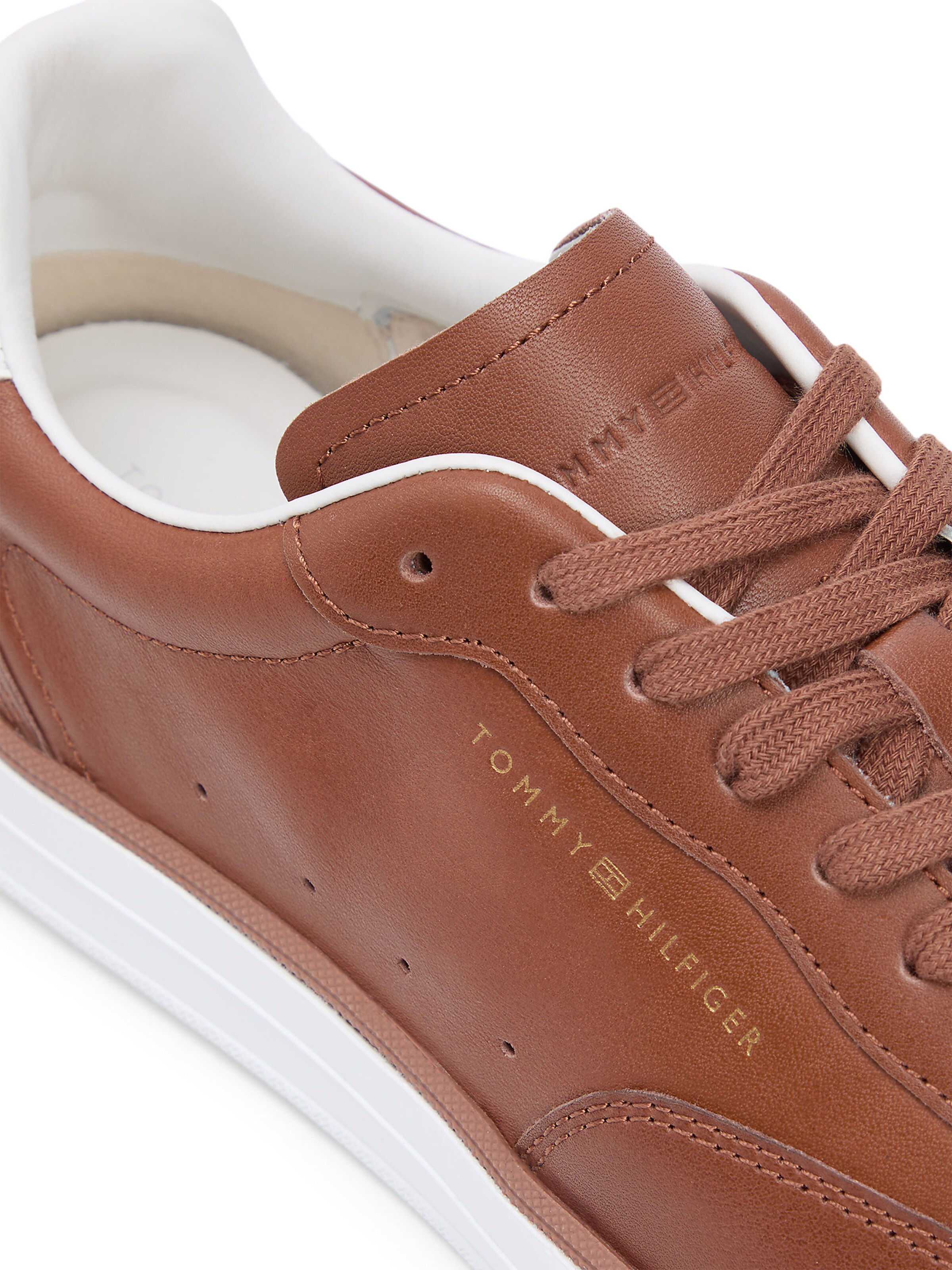 TOMMY HILFIGER Sneaker in Braun
