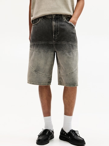 Pull&Bear Loosefit Farkut värissä harmaa: etupuoli