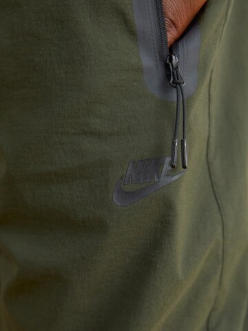 Nike Sportswear Baggy Pants 'Tech' in Green