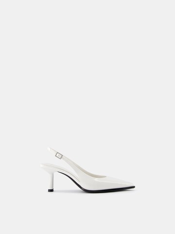 Bershka Дамски обувки на ток с отворена пета в бяло