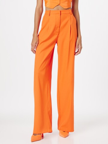 Regular Pantalon à plis NA-KD en orange : devant
