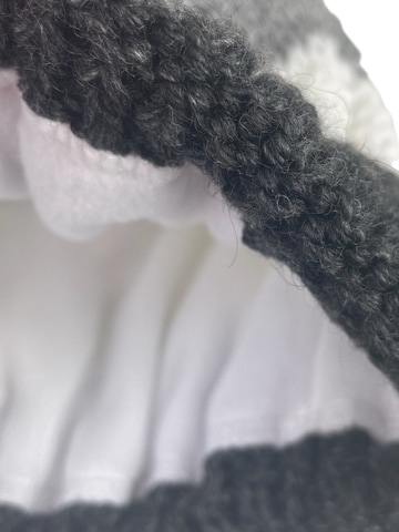 Kumixi Beanie 'Bommelmütze' in Grey