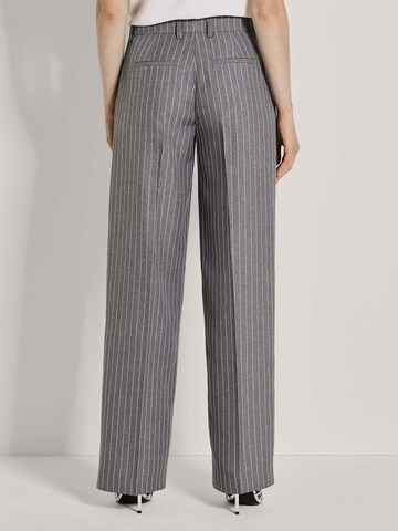 MADELEINE Wide leg Trousers with creases in Grey