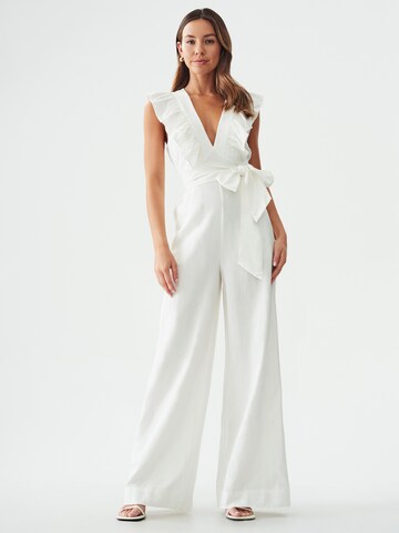 The Fated Jumpsuit 'ISSY ' in Wit: voorkant