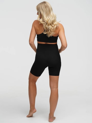 Skinny Pantaloni 'Seamless Umstandsshorts mit hohem Bund' di cfab (formerly creamy fabrics) in nero