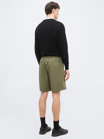 BOSS Regular Shorts 'Spirit70' in Grün