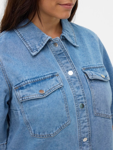 Vero Moda Curve - Vestido camisero en azul