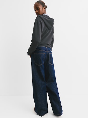 Hanorac de la Pull&Bear pe gri