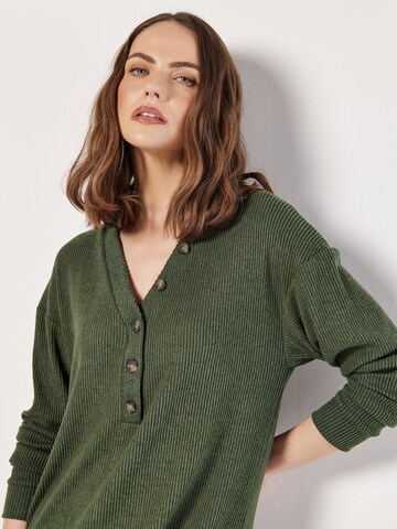 Robe Apricot en vert