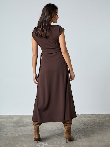 SISTERS POINT - Vestido 'GLUT-BELT.DR' en marrón