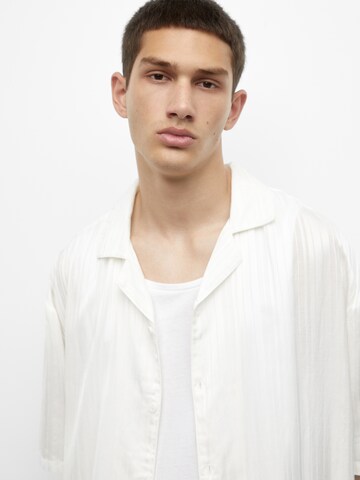 Coupe regular Chemise Pull&Bear en blanc