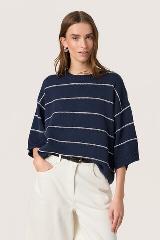 Pull-over oversize 'Rava Romy ' SOAKED IN LUXURY en bleu : devant