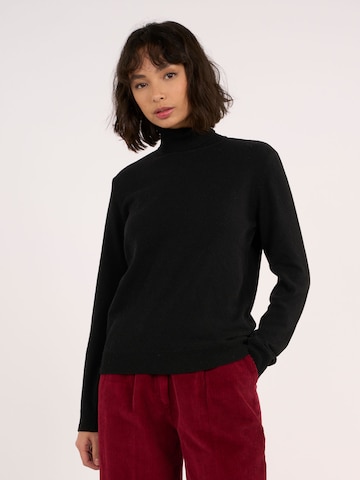 KnowledgeCotton Apparel Sweater in Black: front