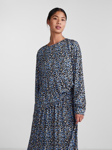 PIECES - Blusa 'Nya' em preto: frente