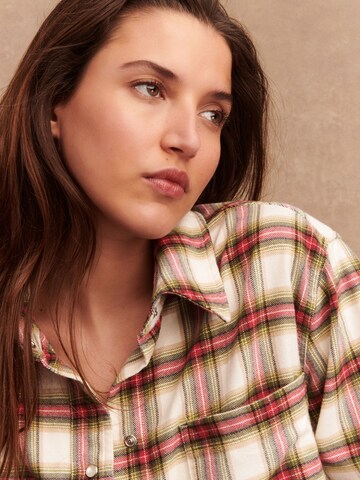 Next Pusero värissä vaaleanpunainen