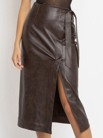 JIORO Rok 'ESSENTIALS' in Bruin