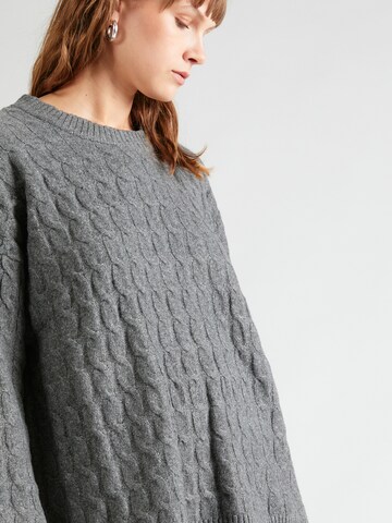 NLY by Nelly Pullover in Grau