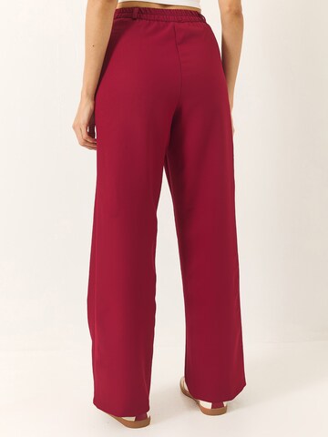 Bianco Lucci Voľný strih Plisované nohavice - Červená