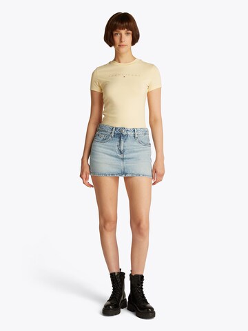 Tommy Jeans - Falda en azul