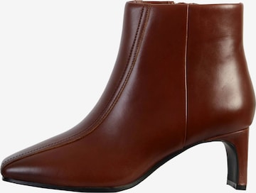 CLARKS Enkellaarsje in Bruin: voorkant