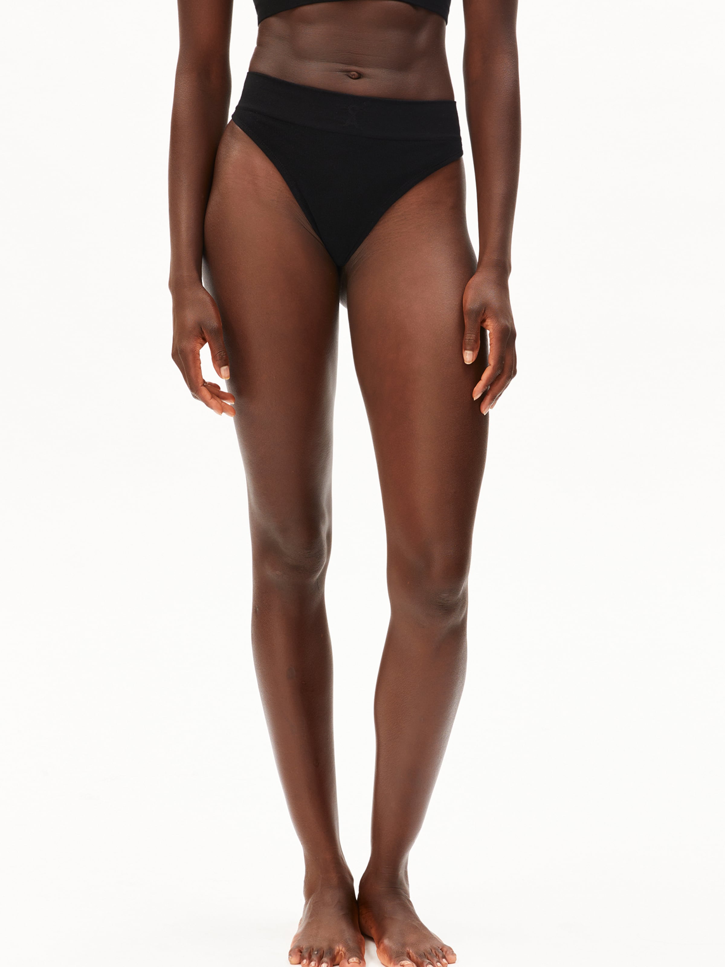 ARMEDANGELS String in Schwarz: Vorderseite