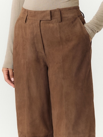 YAS Loosefit Broek 'YASLeura' in Bruin
