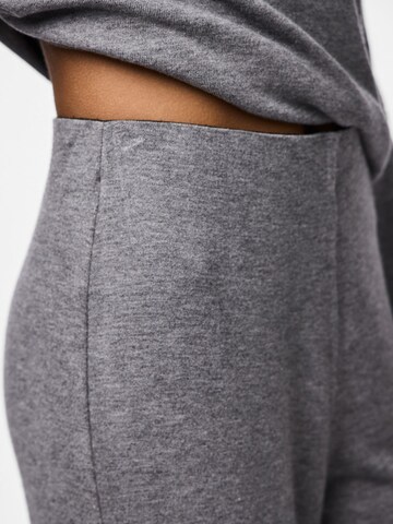 PIECES - regular Pantalón 'PCRITT' en gris