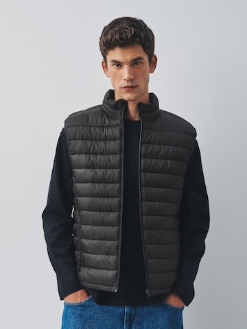 Next Vest in Black: front