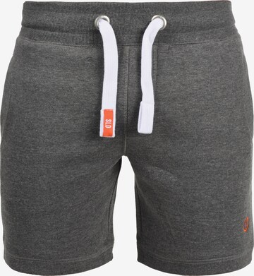 !Solid Sweatshorts in Grau: predná strana