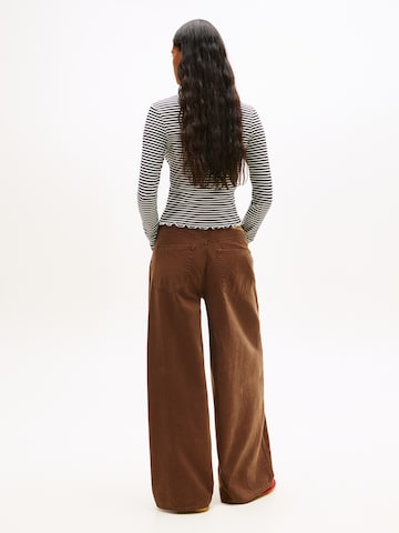 Tommy Jeans - Camiseta en negro