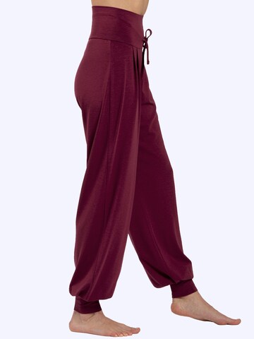 Magadi Loose fit Workout Pants 'Florence' in Red
