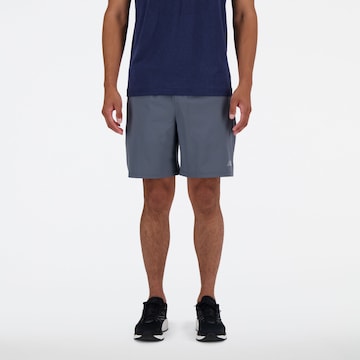 Regular Pantalon de sport 'Essential Short 7"' new balance en gris : devant