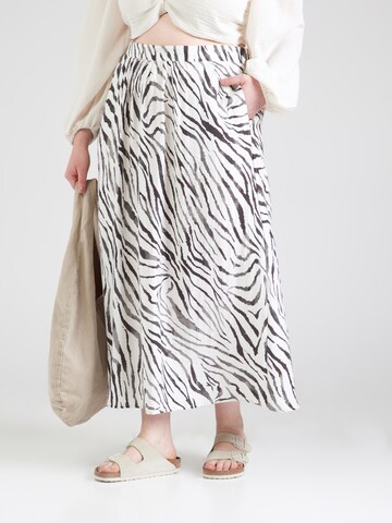 Vero Moda Curve Skirt 'VMCDora' in White: front