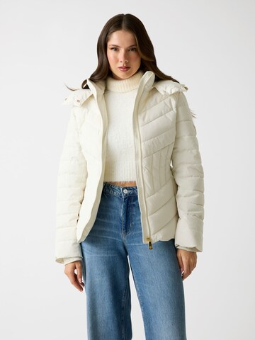 GUESS Steppjacke in Weiß: Vorderseite