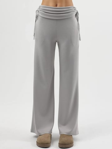 Hiccup - Regular Calças em cinzento