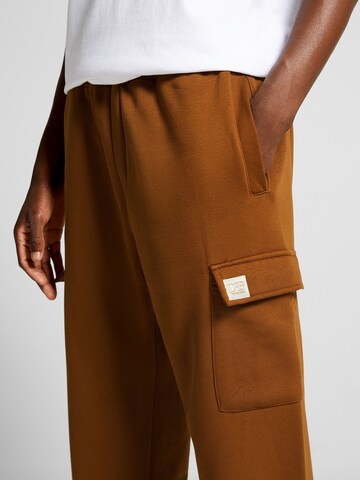 Bershka Wide Leg Bukser i brun