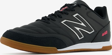 Chaussure de foot '442 V2 Team' new balance en noir : devant