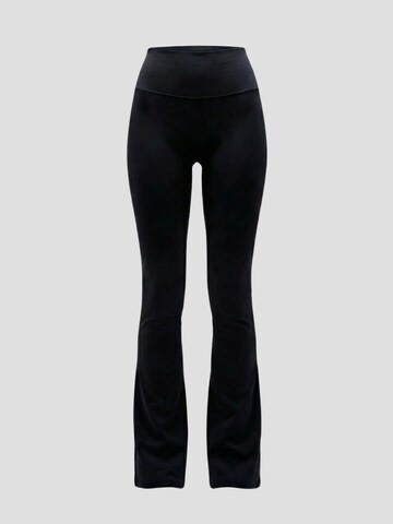 YO-GAYA Flared Leggings in Zwart: voorkant