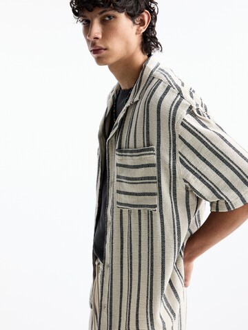 Pull&Bear Comfort Fit Skjorta i vit