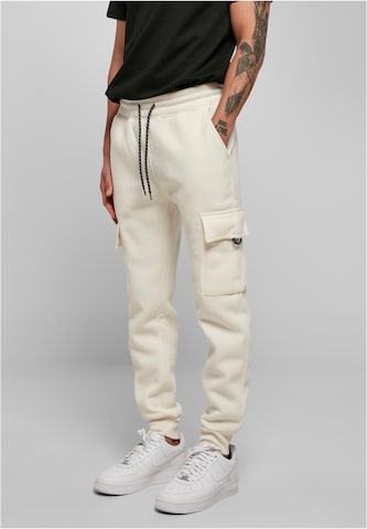 SOUTHPOLE Tapered Cargo Pants in Beige: front