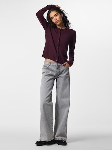 Cardigan 'PCMALOU' PIECES en rouge