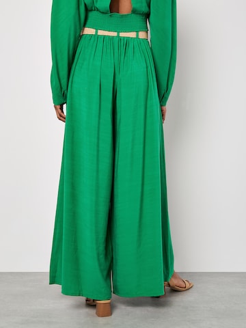 Apricot Wide Leg Hose in Grün