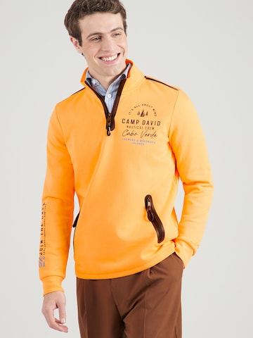 CAMP DAVID Sweatshirt i orange: framsida