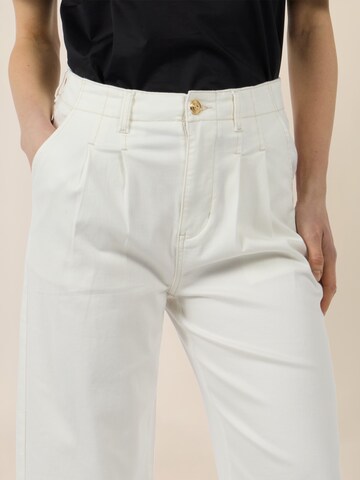 APART Loose fit Pleated Jeans in White