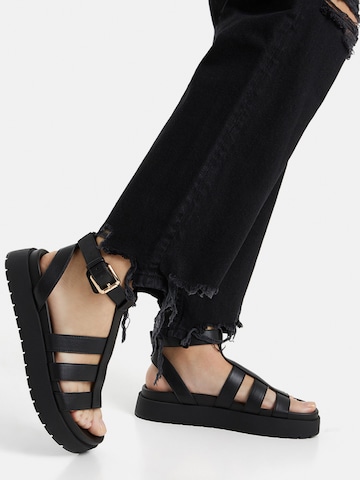 Bershka Sandalen met riem in Zwart: voorkant