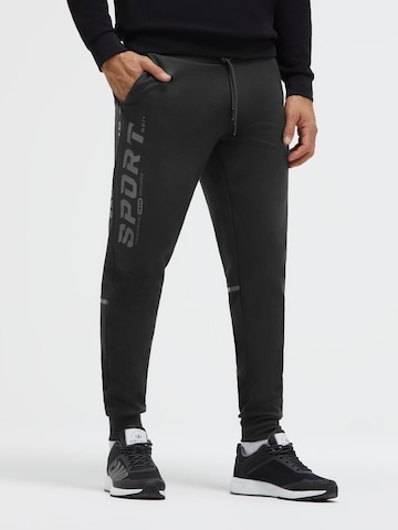 CAMP DAVID Tapered Pants in Black: front