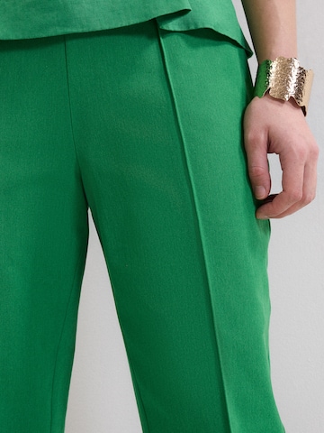 Phase Eight Slim fit Pants in Green: side