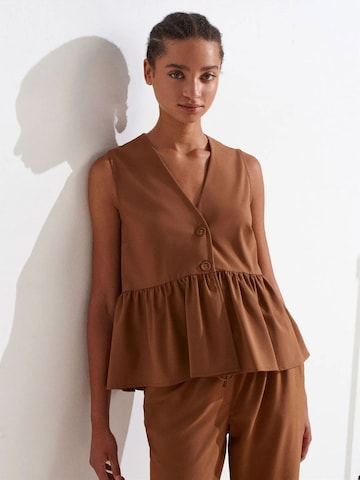 Dilvin Top in Bruin: voorkant